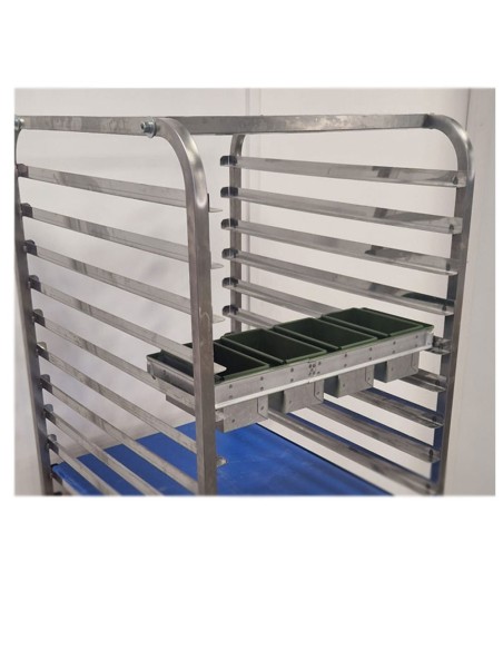 Carro bandejero con batería de moldes Bakertool