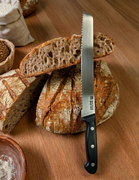 Cuchillo de sierra con pan cortado