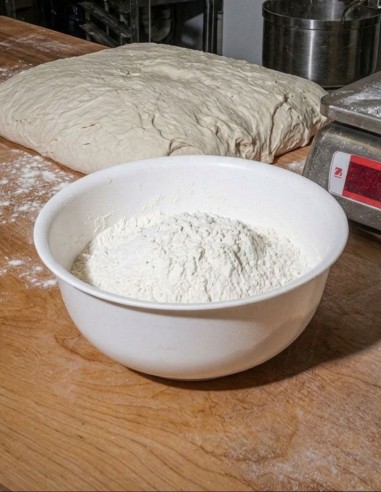 Bol de polipropileno con harina