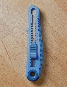Cutter alimentario detectable con hoja de 18 mm 2
